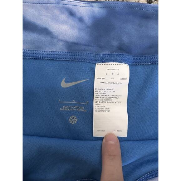 Nike Women’s Blue Spandex Shorts Tie Dye Waist Band Size L NWT Workout Athletic - Picture 5 of 6